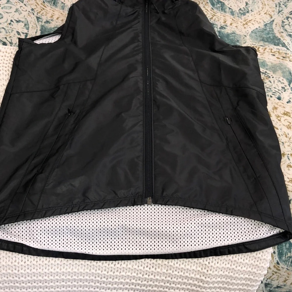 Under Armour black hooded zippered jacket - Picture 7 of 7
